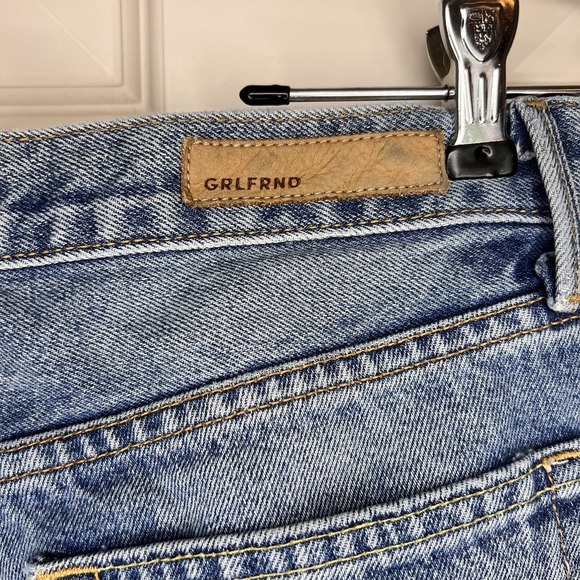 GRLFRND Light Wash Helena‎ Midrise Straight Leg Cropped. Raw Hem Size 28 - Picture 5 of 12